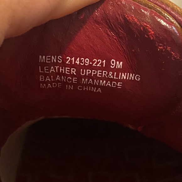 One pair of men shoes size 9 - Picture 3 of 4